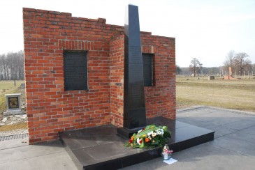 78-ma rocznica pierwszego transportu deportacyjnego Romw do KL Auschwitz-Birkenau.